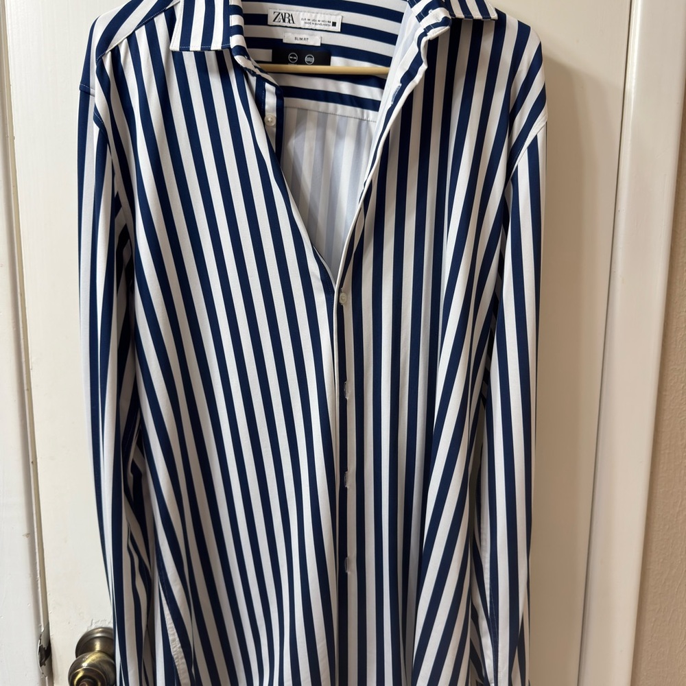Zara Men's Navy and White Striped Button Down Shirt